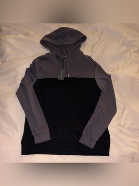 Slate & Stone Men's Black and Dark Gray
Hoodie Size XL